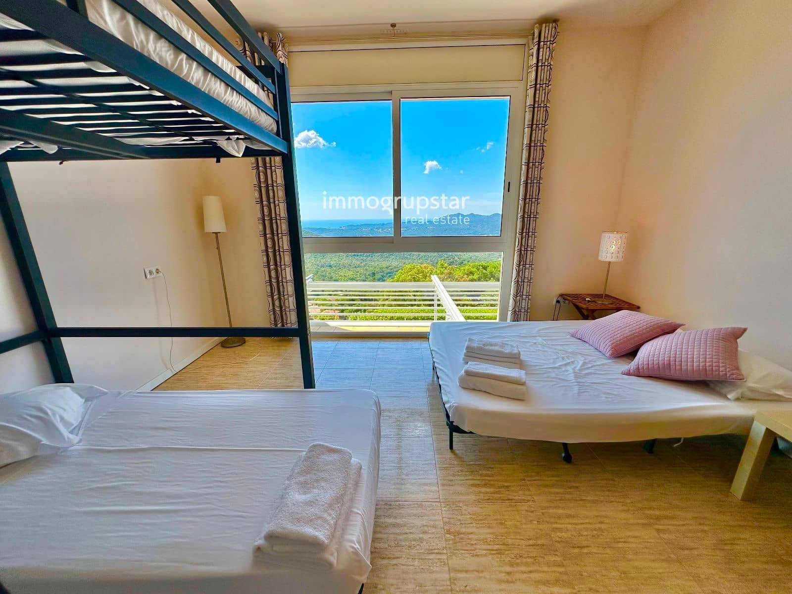 4 soverom Villa til salgs i Roca de Malvet med svømmebasseng garasje - € 885 000 (Ref: 9041305)