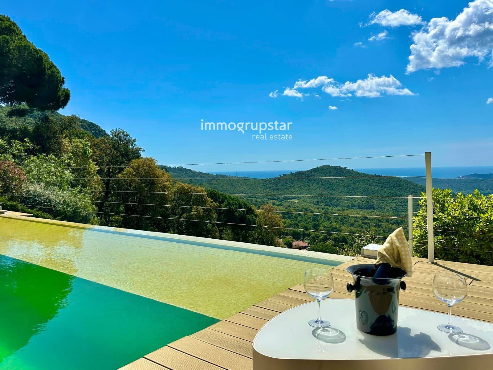 4 soverom Villa til salgs i Roca de Malvet med svømmebasseng garasje - € 885 000 (Ref: 9041305)