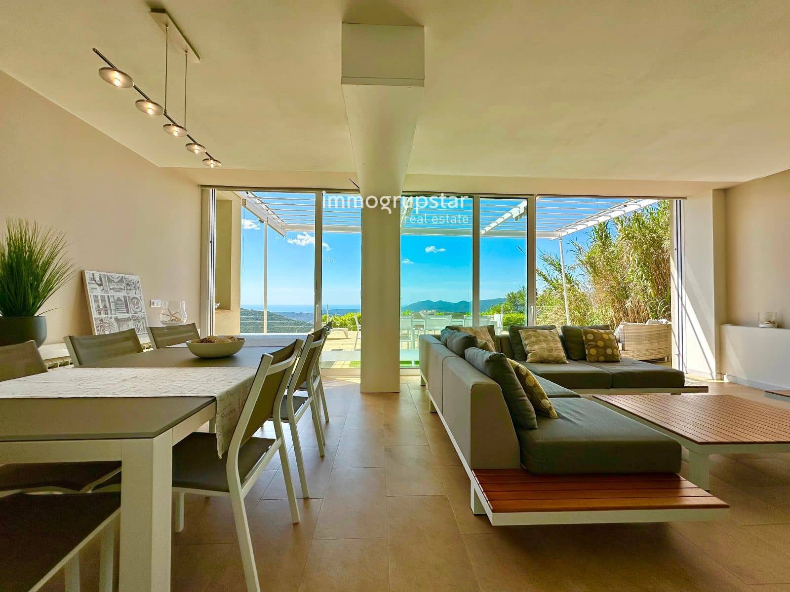 4 soverom Villa til salgs i Roca de Malvet med svømmebasseng garasje - € 885 000 (Ref: 9041305)