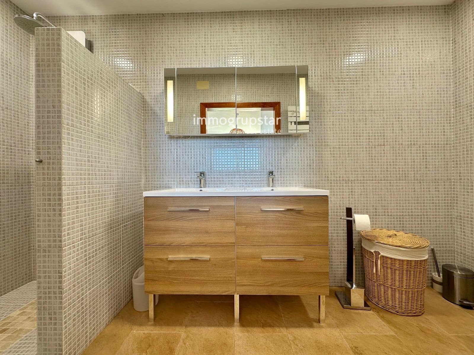 4 soverom Villa til salgs i Roca de Malvet med svømmebasseng garasje - € 885 000 (Ref: 9041305)