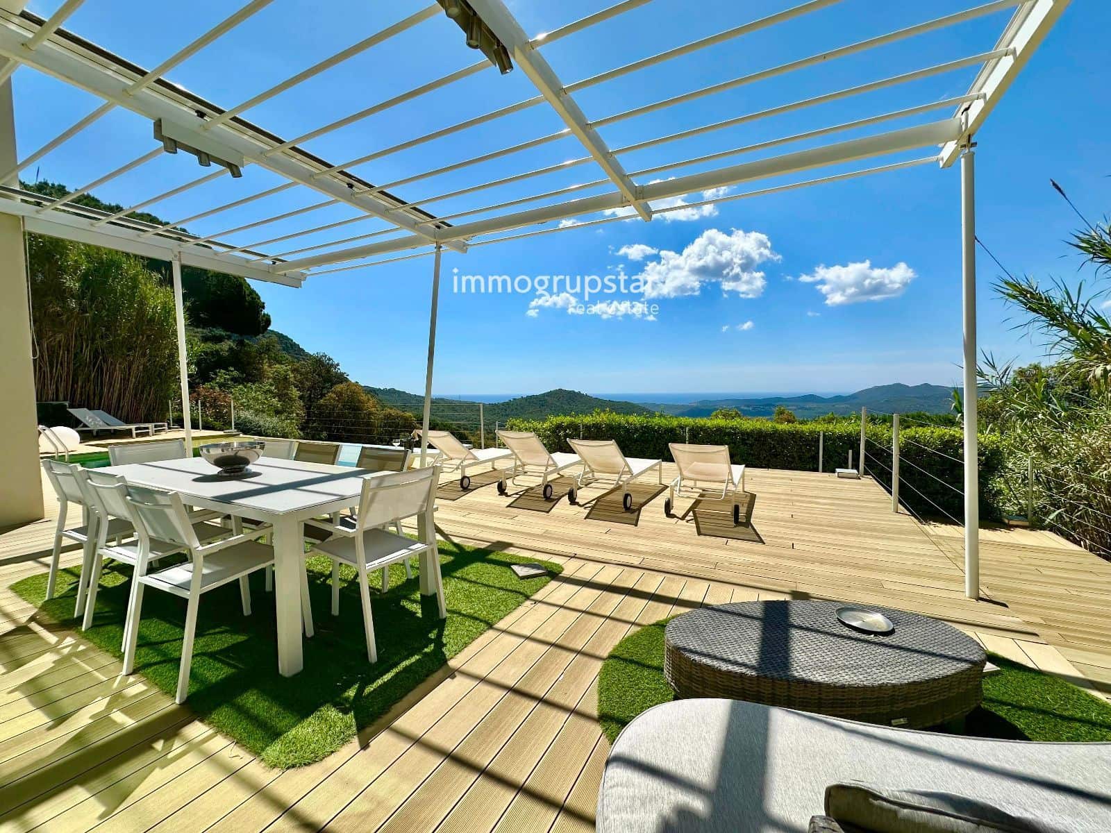 4 soverom Villa til salgs i Roca de Malvet med svømmebasseng garasje - € 885 000 (Ref: 9041305)