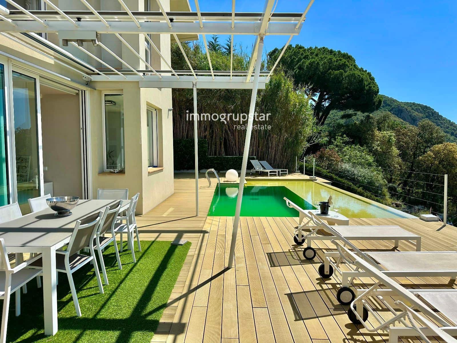 4 soverom Villa til salgs i Roca de Malvet med svømmebasseng garasje - € 885 000 (Ref: 9041305)