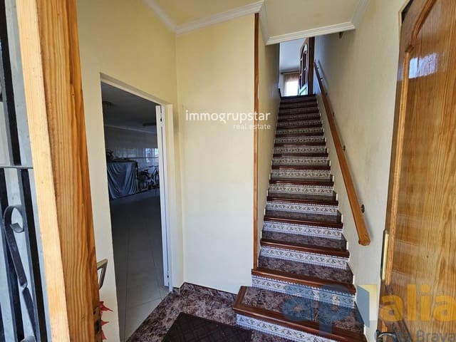 5 bedroom Villa for sale in Sant Joan de Palamós, Palamós with garage - € 335,000 (Ref: 9041405)