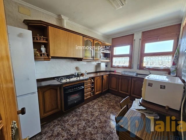 5 bedroom Villa for sale in Sant Joan de Palamós, Palamós with garage - € 335,000 (Ref: 9041405)