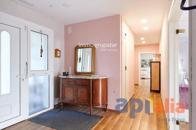 3 soverom Villa til salgs i Santa Cristina d'Aro med svømmebasseng garasje - € 559 000 (Ref: 9051709)