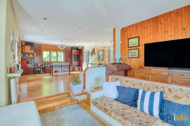 6 bedroom Villa for sale in Sant Feliu de Guíxols with pool garage - € 550,000 (Ref: 9051710)