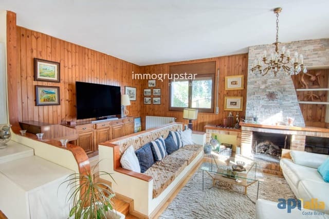 6 bedroom Villa for sale in Sant Feliu de Guíxols with pool garage - € 550,000 (Ref: 9051710)