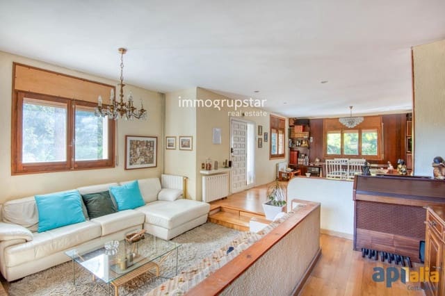 6 bedroom Villa for sale in Sant Feliu de Guíxols with pool garage - € 550,000 (Ref: 9051710)