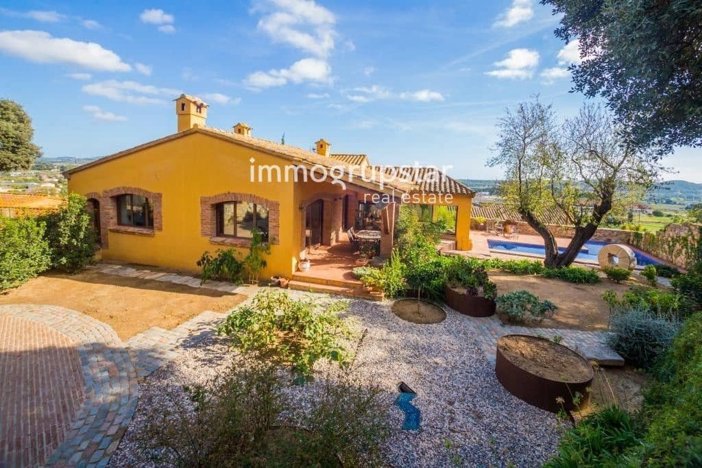 5 slaapkamer Villa te koop in Mont-ras met zwembad garage - € 1.180.000 (Ref: 9051840)