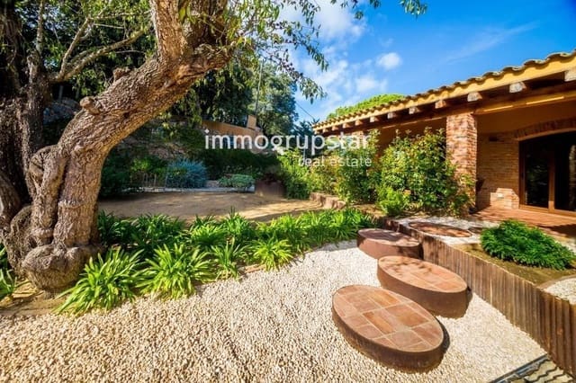 5 bedroom Villa for sale in Mont-ras with pool garage - € 1,180,000 (Ref: 9051840)