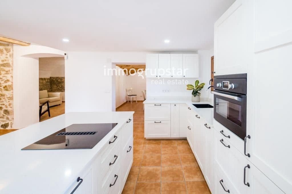 5 makuuhuone Huvila myytävänä paikassa Sant Antoni de Calonge mukana 
autotalli - 775 000 € (Ref: 9051841)