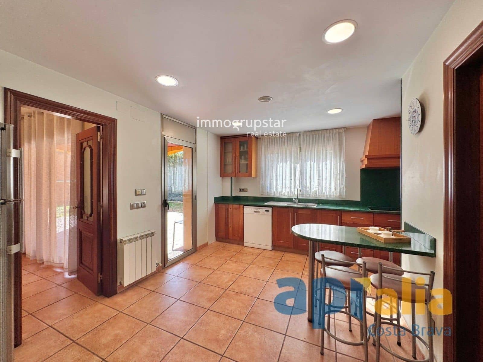 6 bedroom Villa for sale in Sant Antoni de Calonge with pool garage - € 945,000 (Ref: 9051842)