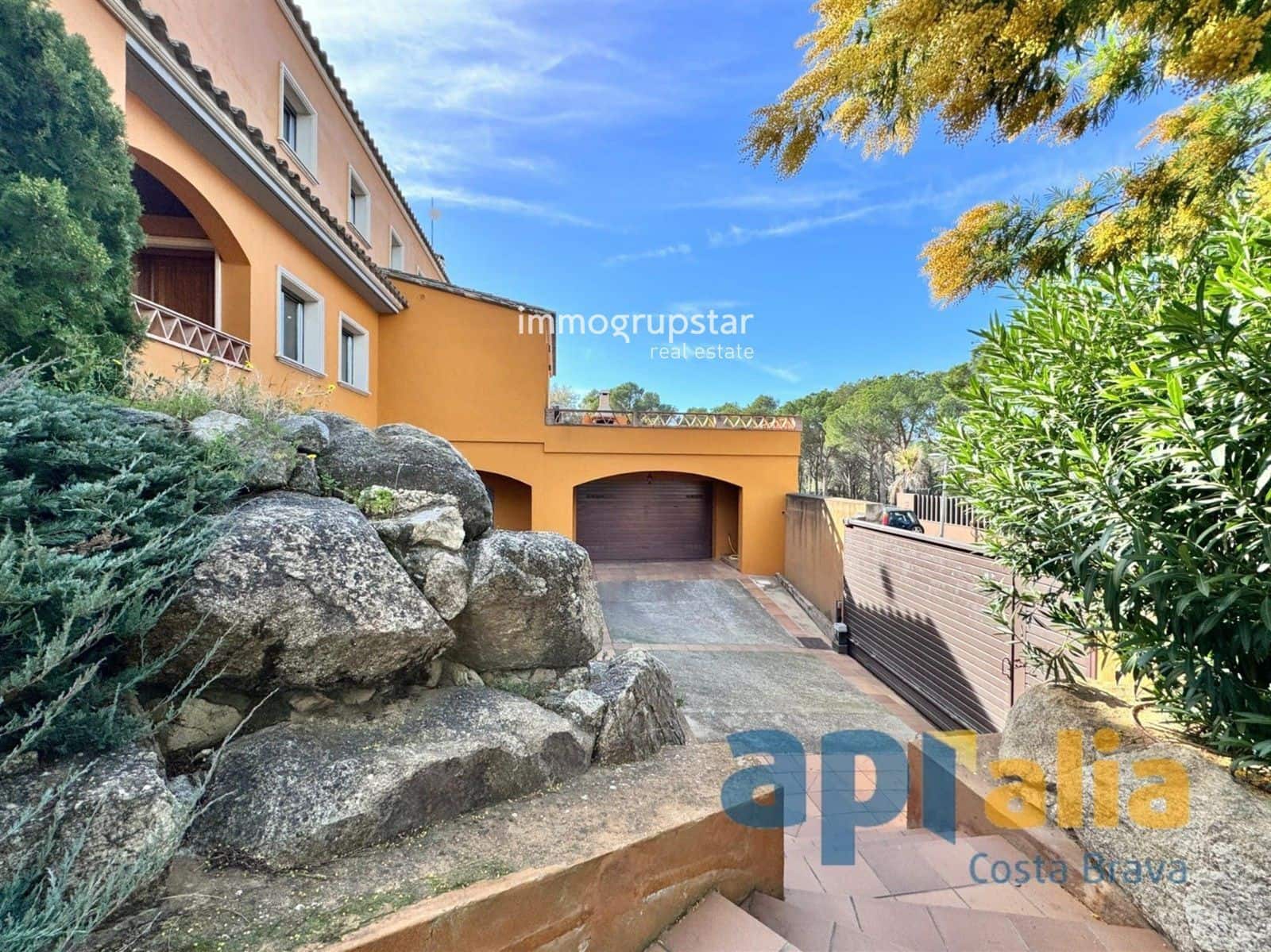 6 bedroom Villa for sale in Sant Antoni de Calonge with pool garage - € 945,000 (Ref: 9051842)