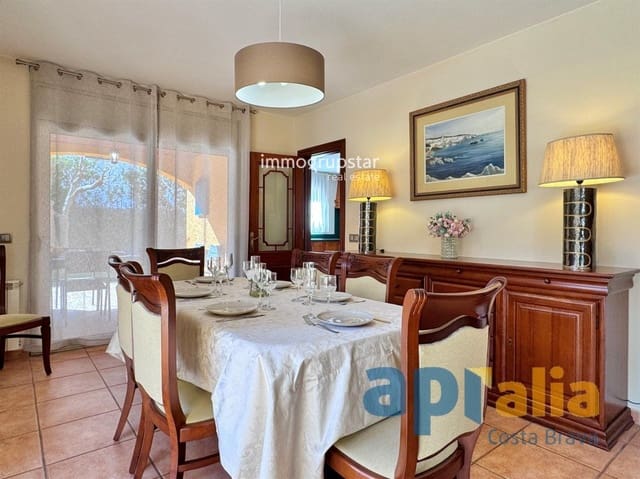6 bedroom Villa for sale in Sant Antoni de Calonge, Calonge i Sant Antoni with pool garage - € 945,000 (Ref: 9051842)