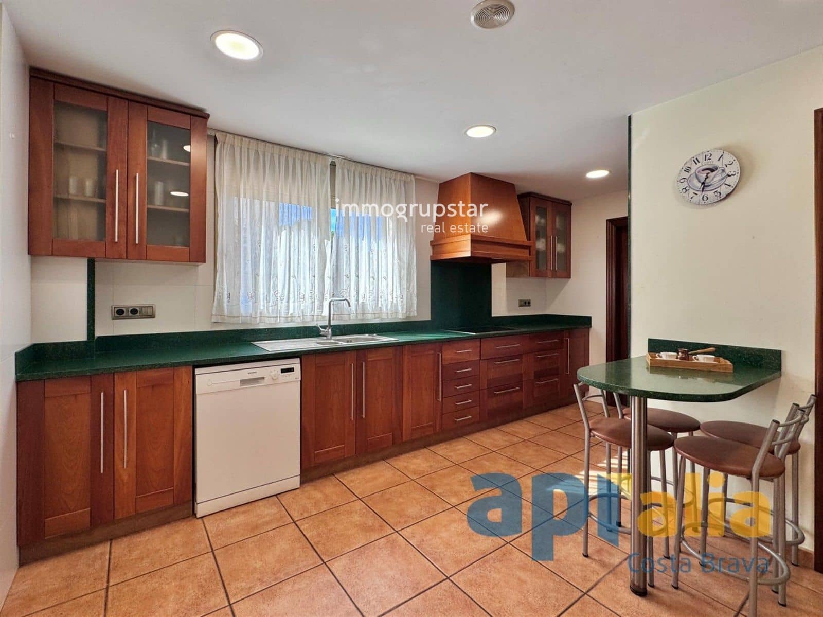 6 bedroom Villa for sale in Sant Antoni de Calonge with pool garage - € 945,000 (Ref: 9051842)