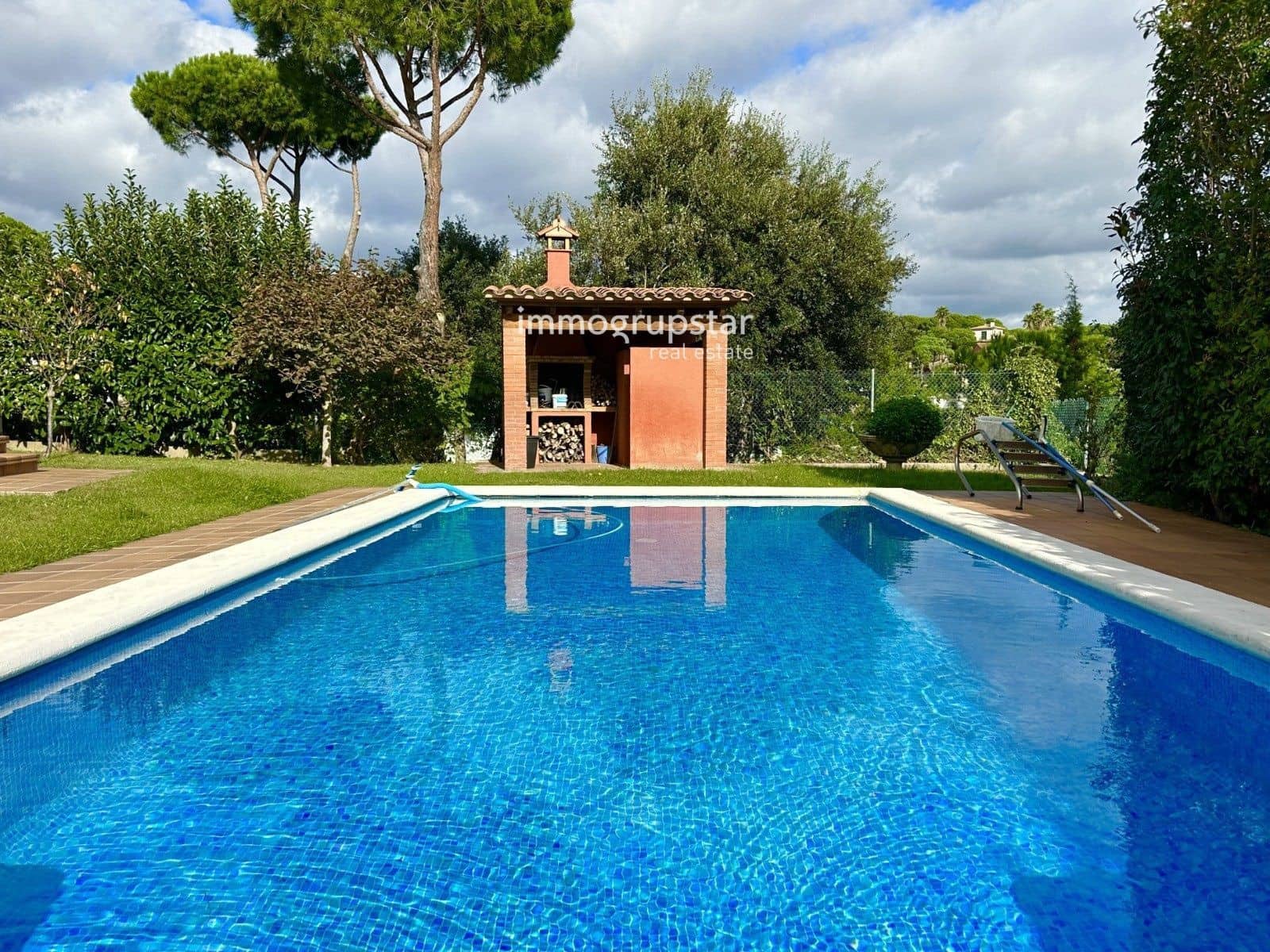 3 makuuhuone Huvila myytävänä paikassa Calonge i Sant Antoni mukana uima-altaan 
autotalli - 580 000 € (Ref: 9061869)