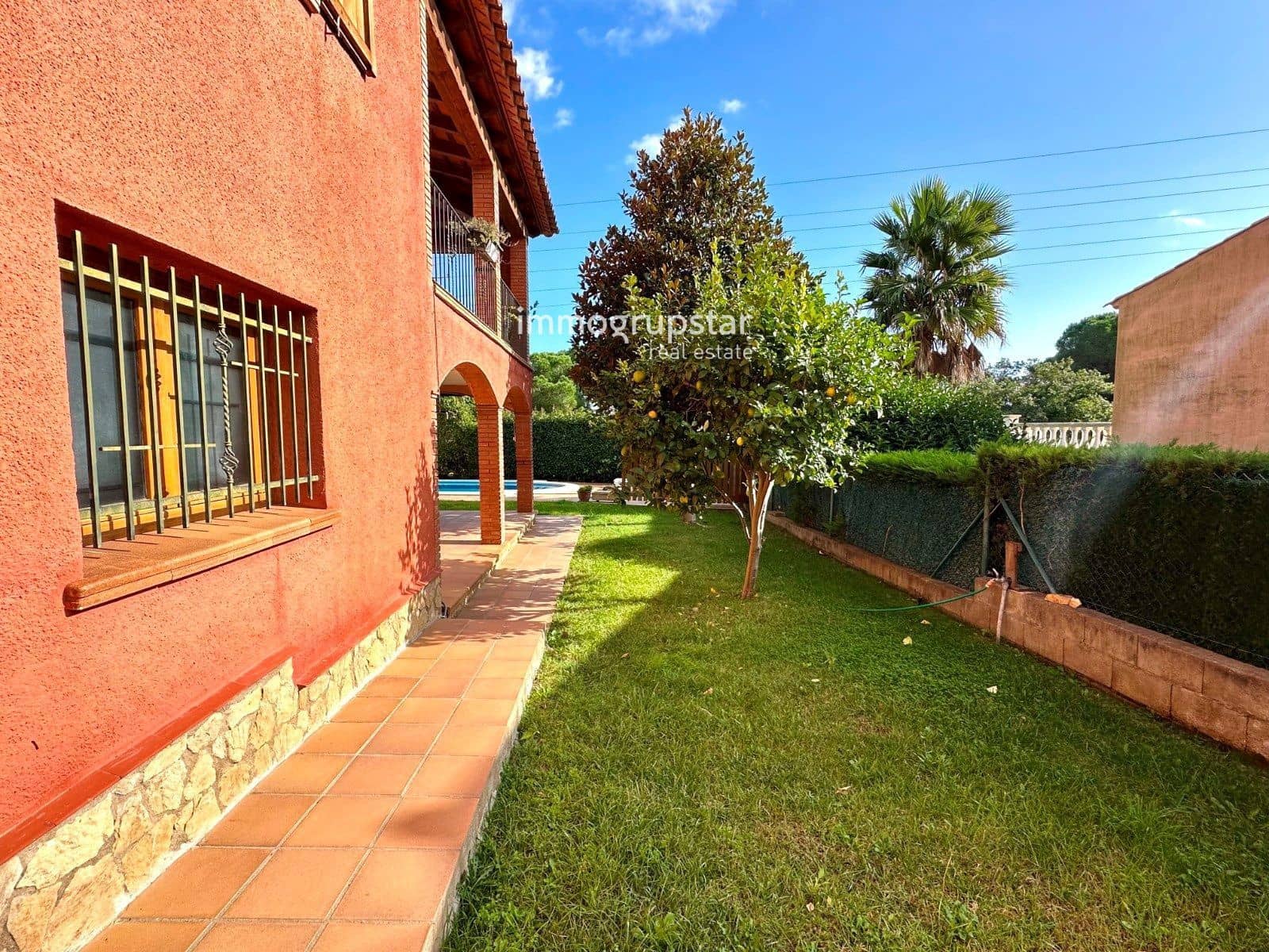 3 makuuhuone Huvila myytävänä paikassa Calonge i Sant Antoni mukana uima-altaan 
autotalli - 580 000 € (Ref: 9061869)