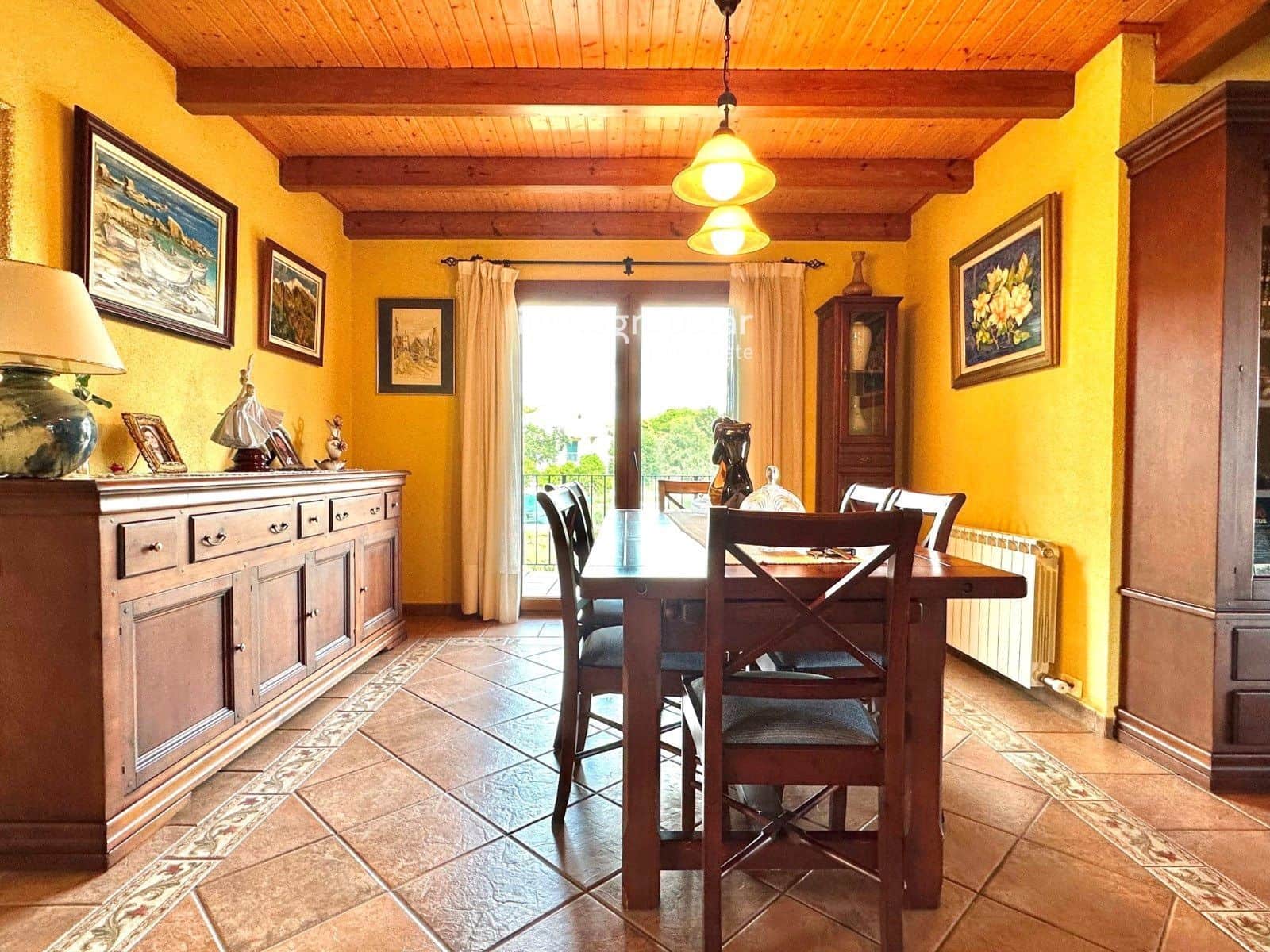 3 makuuhuone Huvila myytävänä paikassa Calonge i Sant Antoni mukana uima-altaan 
autotalli - 580 000 € (Ref: 9061869)