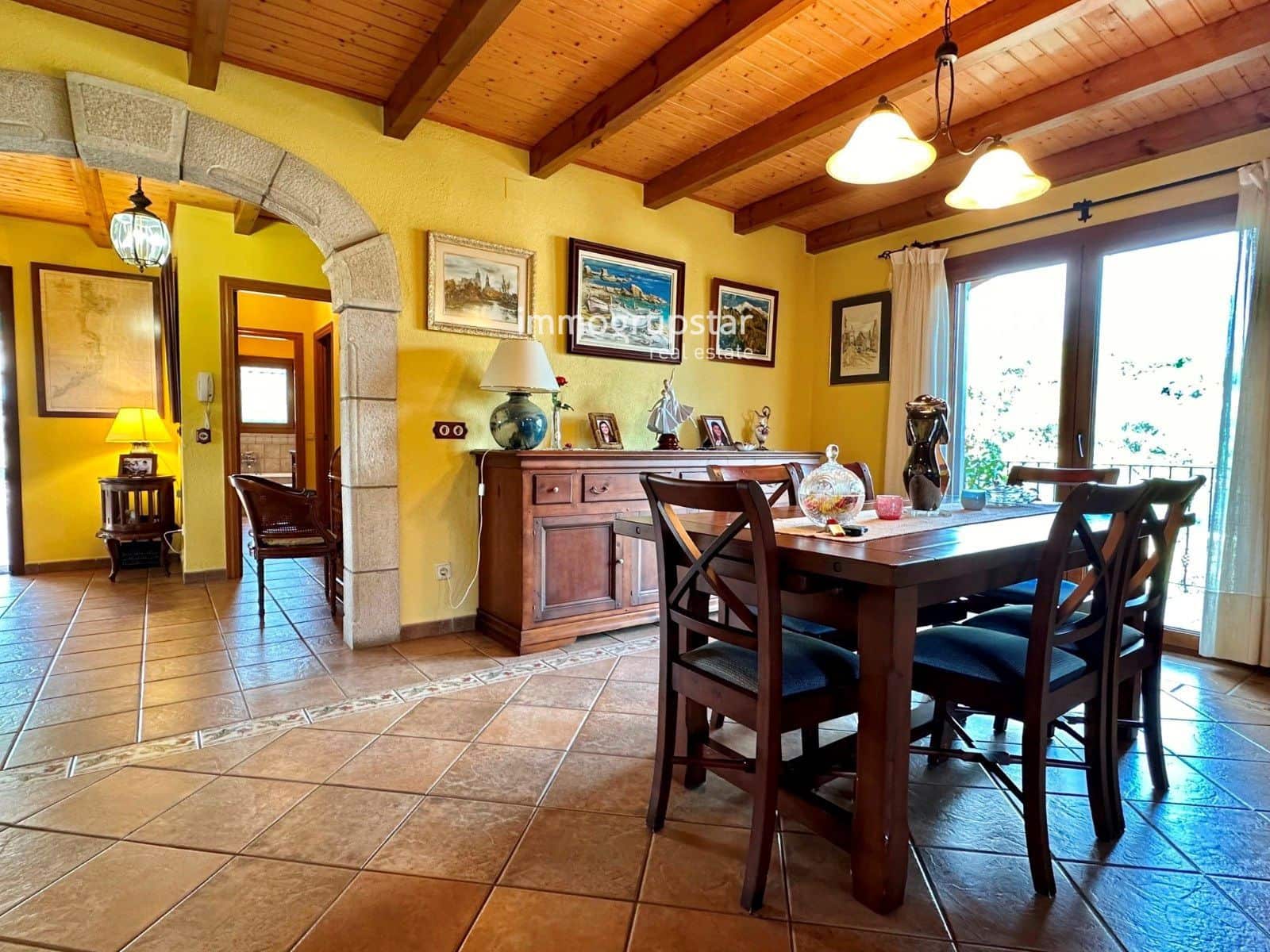 3 makuuhuone Huvila myytävänä paikassa Calonge i Sant Antoni mukana uima-altaan 
autotalli - 580 000 € (Ref: 9061869)