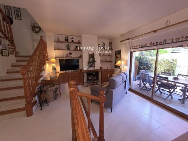 3 makuuhuone Omakotitalo myytävänä paikassa Platja d'Aro, Castell-Platja d'Aro mukana uima-altaan - 510 000 € (Ref: 9086555)