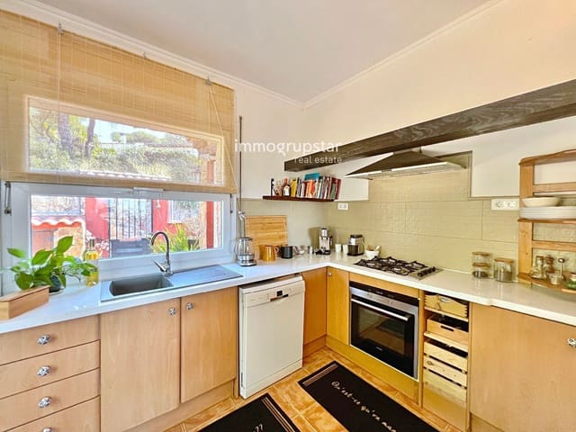 5 chambre Villa/Maison à vendre à Roca de Malvet, Santa Cristina d'Aro - 590 000 € (Ref: 9105051)