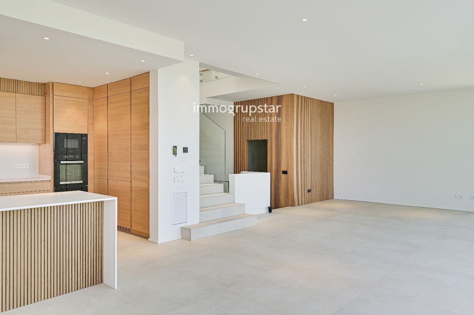 4 sypialnia Willa na sprzedaż w Sa Riera z basenem garażem - 2 720 000 € (Ref: 9130219)