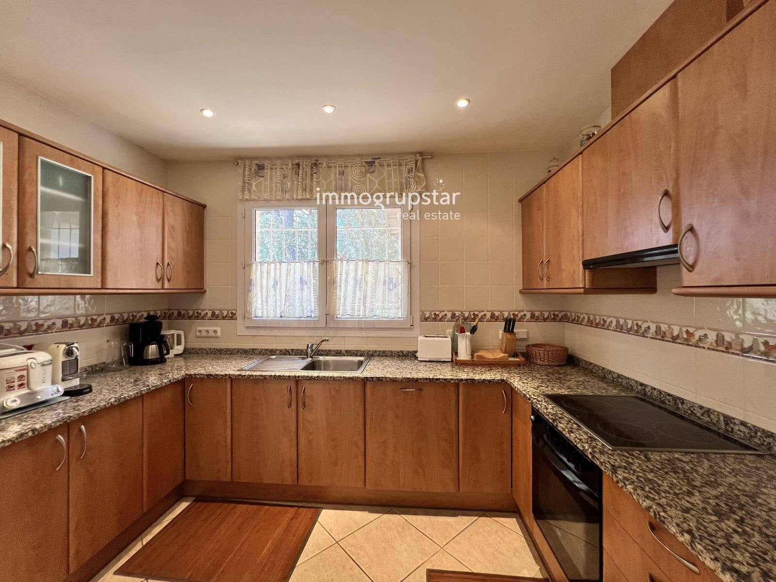 4 makuuhuone Huvila myytävänä paikassa Santa Cristina d'Aro mukana uima-altaan 
autotalli - 630 000 € (Ref: 9143320)