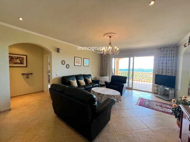 4 bedroom Villa for sale in Santa Cristina d'Aro with pool garage - € 630,000 (Ref: 9143320)