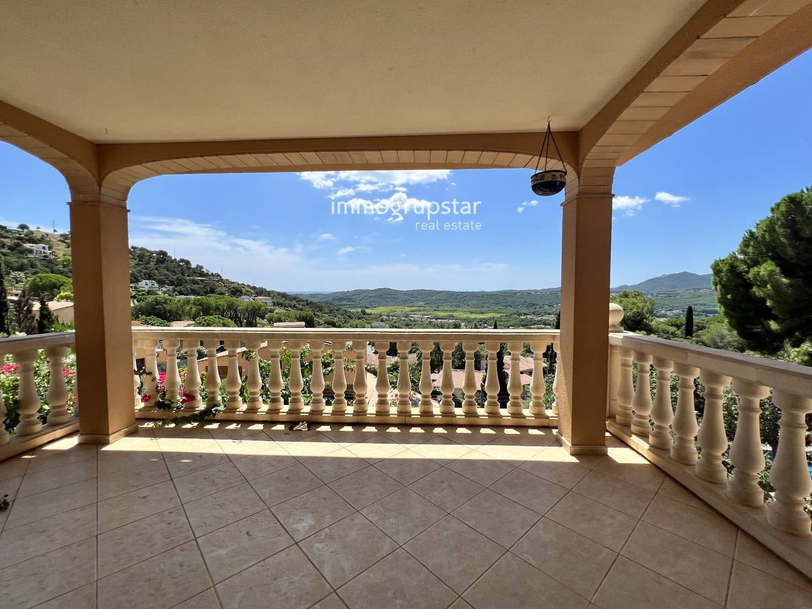 4 makuuhuone Huvila myytävänä paikassa Santa Cristina d'Aro mukana uima-altaan 
autotalli - 630 000 € (Ref: 9143320)