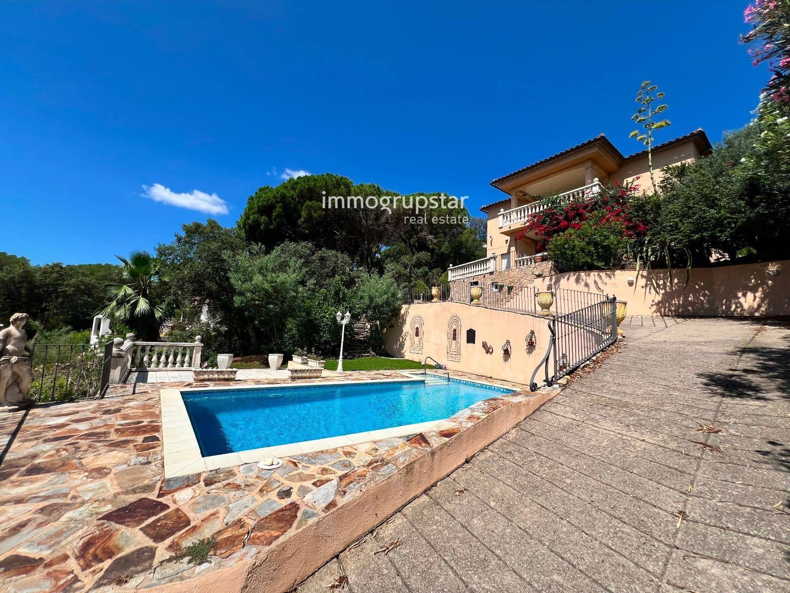 4 makuuhuone Huvila myytävänä paikassa Santa Cristina d'Aro mukana uima-altaan 
autotalli - 630 000 € (Ref: 9143320)