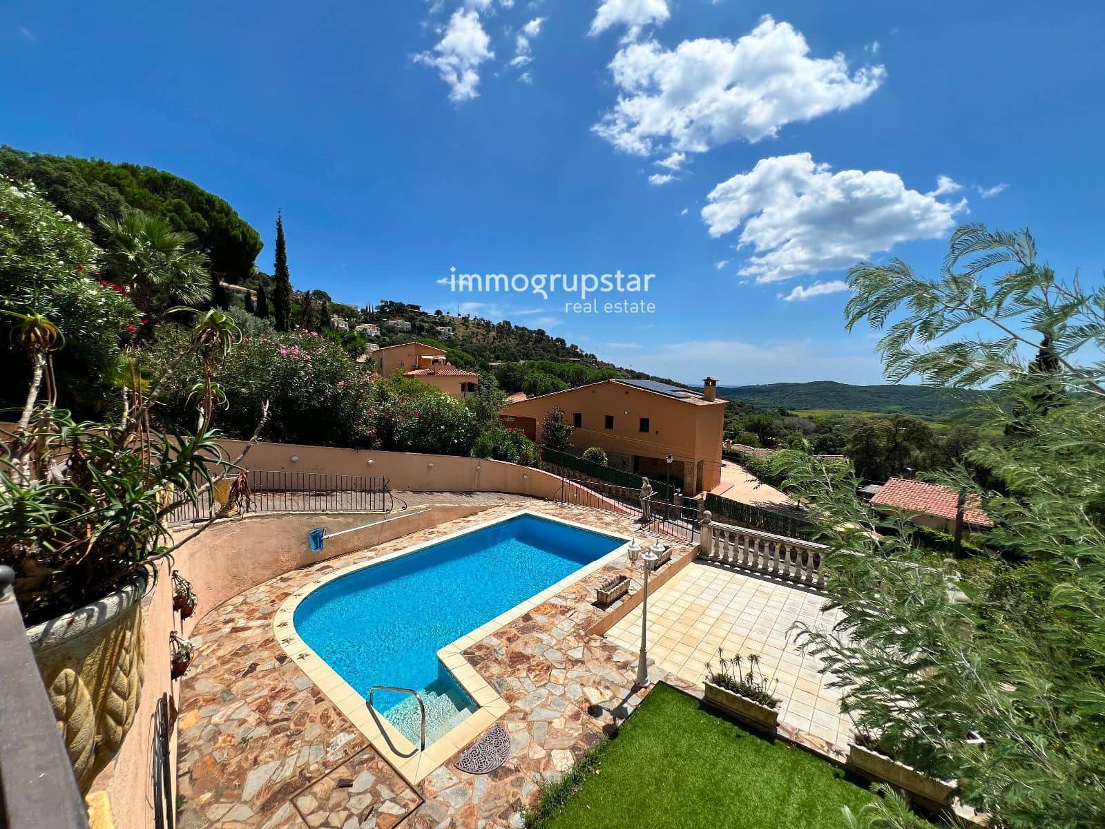 4 makuuhuone Huvila myytävänä paikassa Santa Cristina d'Aro mukana uima-altaan 
autotalli - 630 000 € (Ref: 9143320)