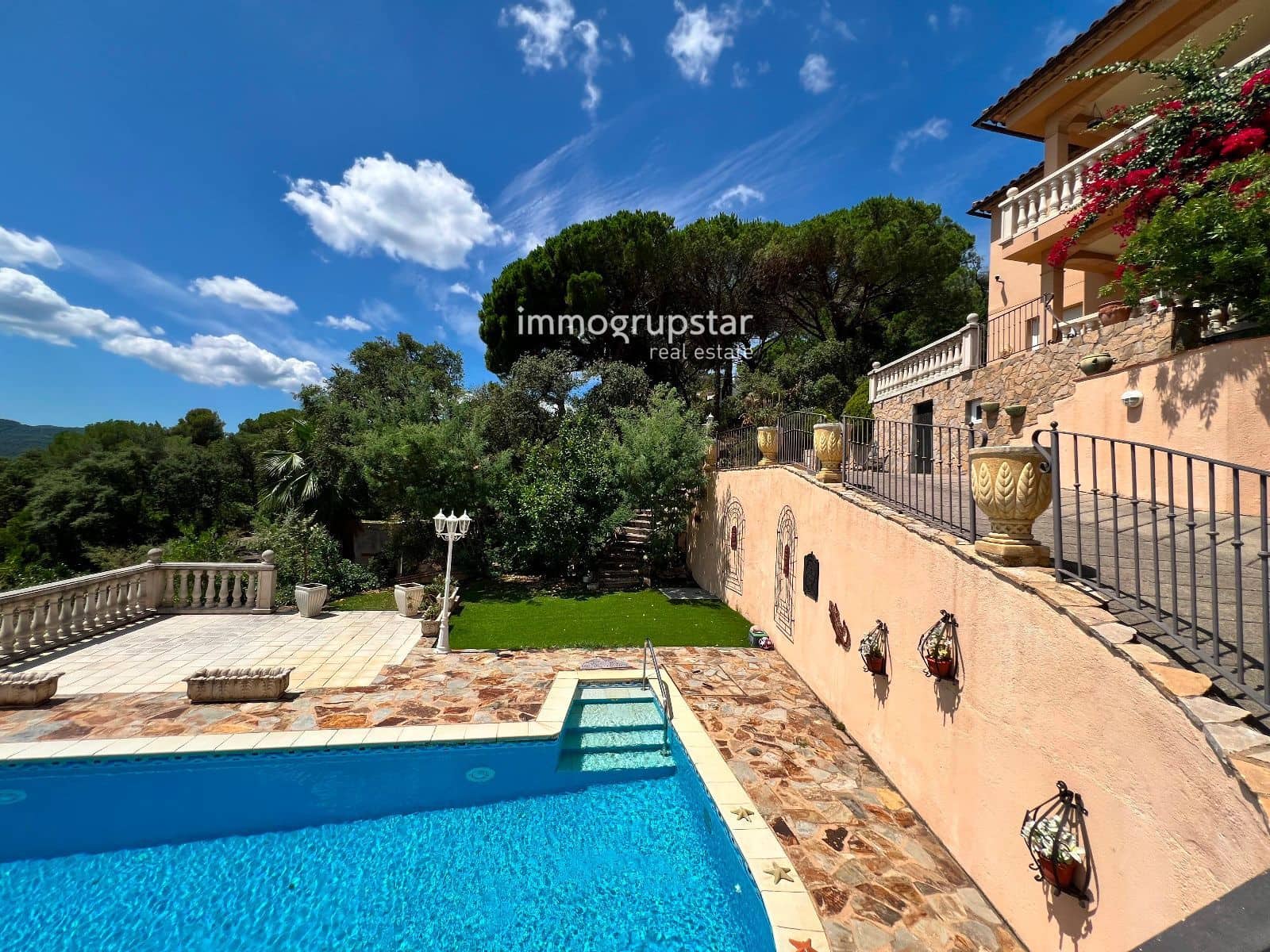 4 makuuhuone Huvila myytävänä paikassa Santa Cristina d'Aro mukana uima-altaan 
autotalli - 630 000 € (Ref: 9143320)