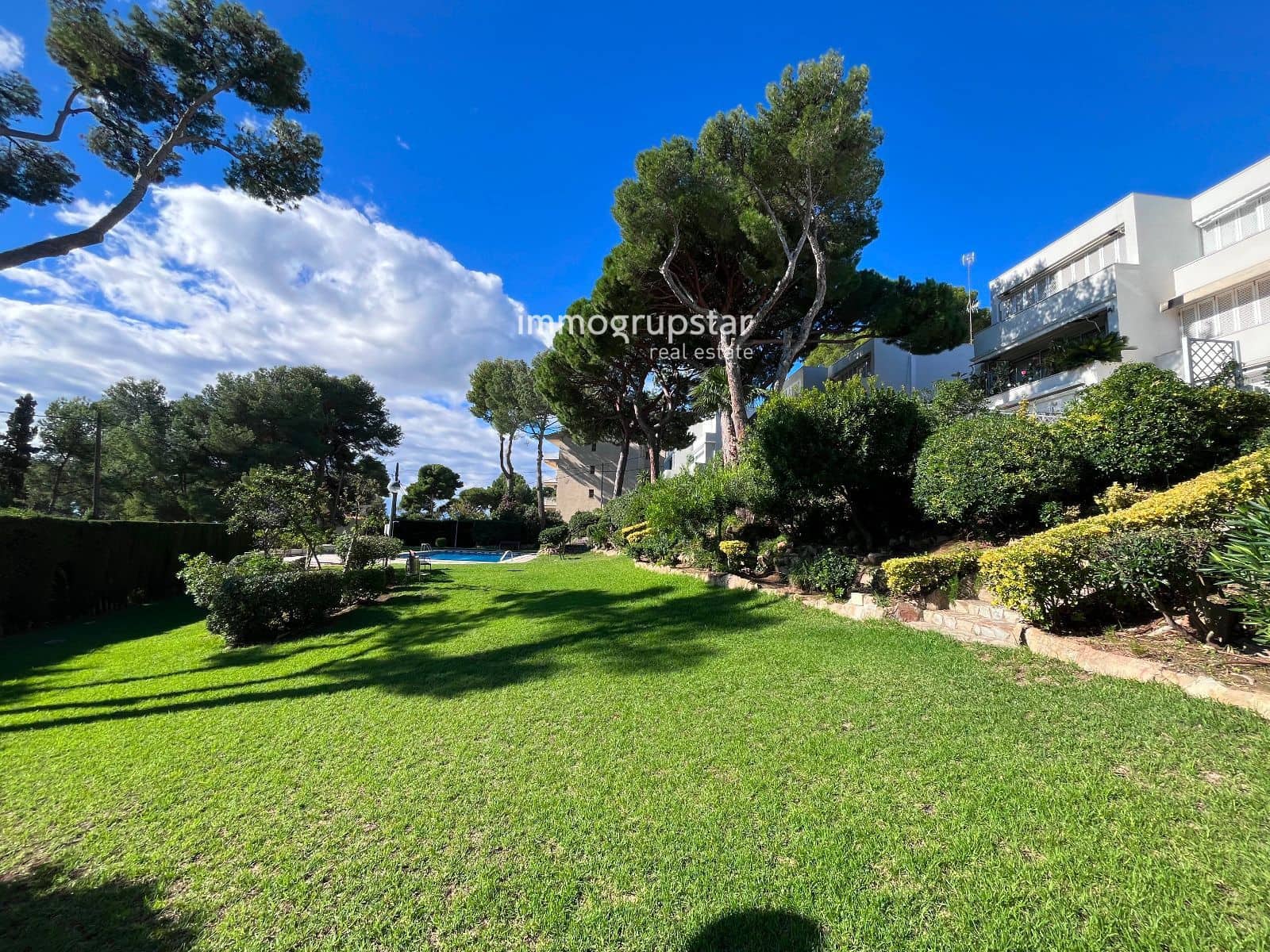 2 slaapkamer Flat te koop in Platja d'Aro met zwembad - € 345.000 (Ref: 9162881)