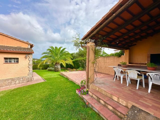 6 bedroom Villa for sale in Calonge i Sant Antoni with pool garage - € 590,000 (Ref: 9180363)