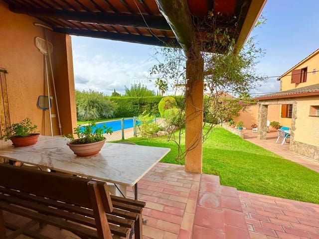 6 bedroom Villa for sale in Calonge i Sant Antoni with pool garage - € 590,000 (Ref: 9180363)