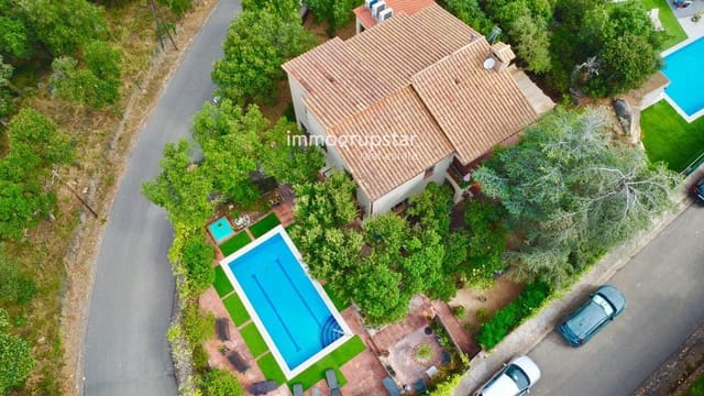 Chalet de 4 habitaciones en Platja d'Aro, Castell-Platja d'Aro en venta con piscina - 545.000 € (Ref: 9199712)