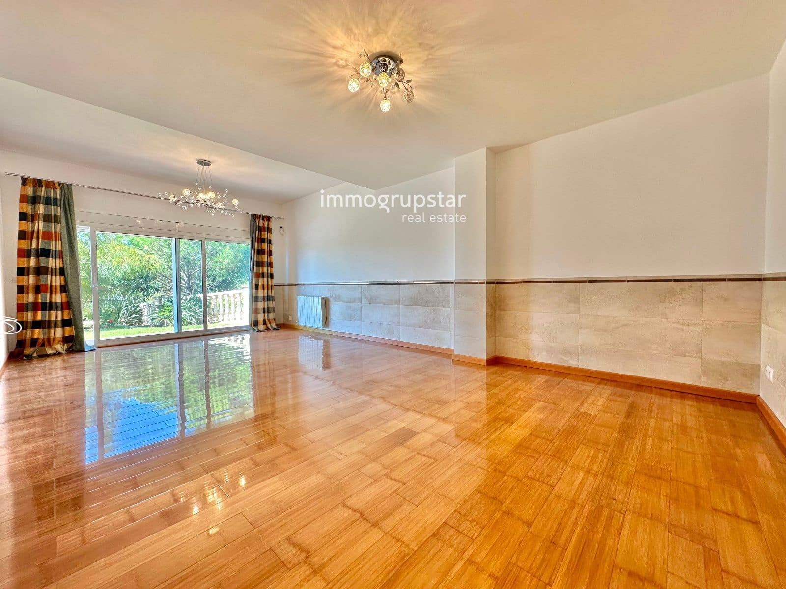 5 bedroom Villa for sale in Lloret de Mar with pool garage - € 795,000 (Ref: 9307272)