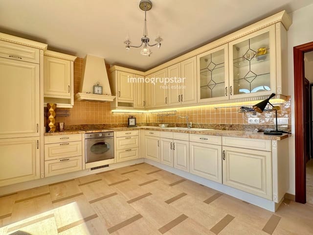 5 chambre Villa/Maison à vendre à Urbanitzacions del Nord, Lloret de Mar avec piscine garage - 795 000 € (Ref: 9307272)