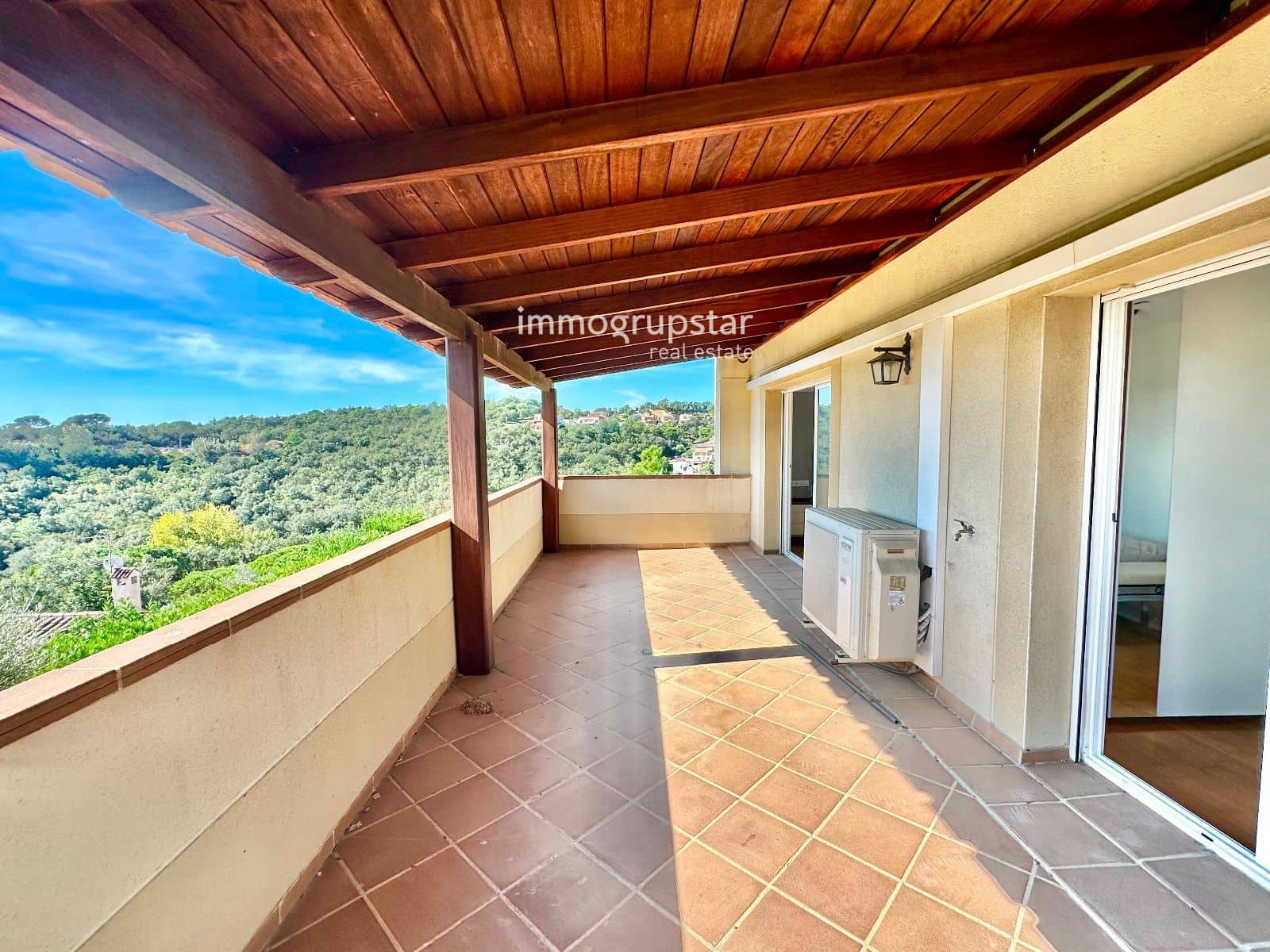 5 bedroom Villa for sale in Lloret de Mar with pool garage - € 795,000 (Ref: 9307272)