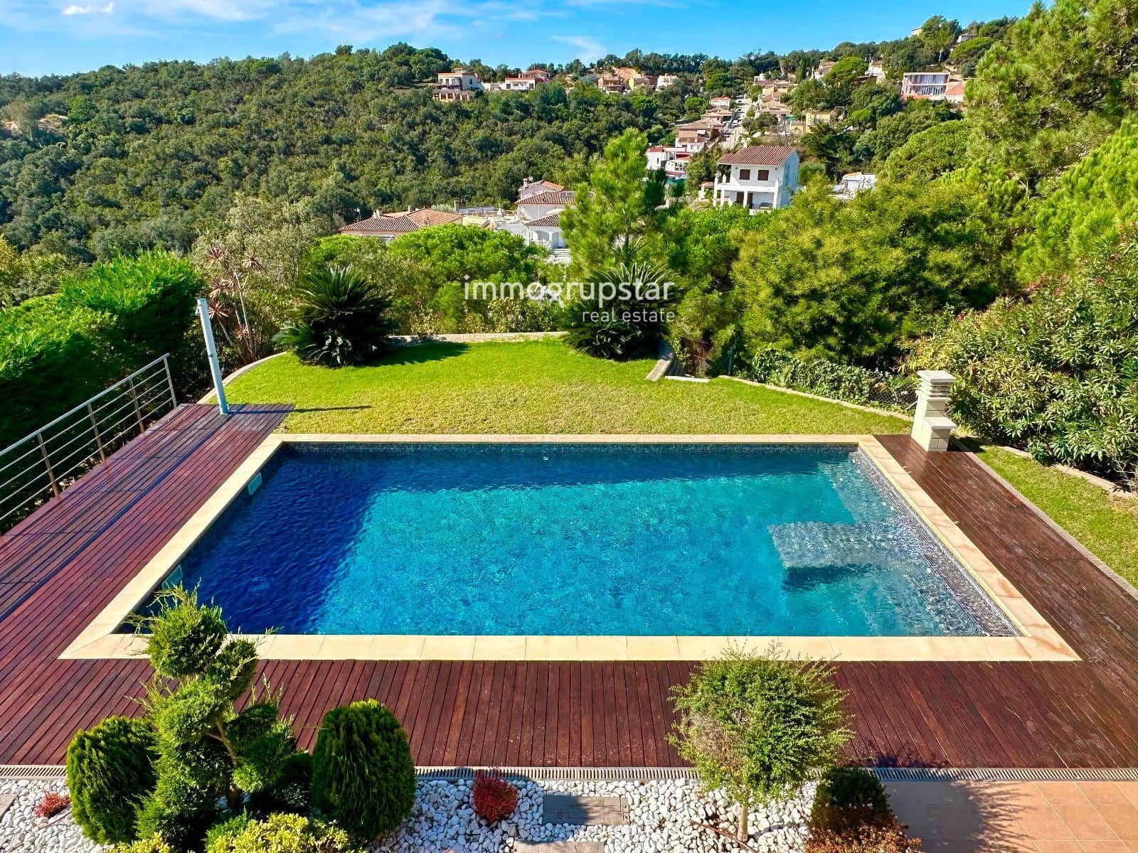 5 bedroom Villa for sale in Lloret de Mar with pool garage - € 795,000 (Ref: 9307272)