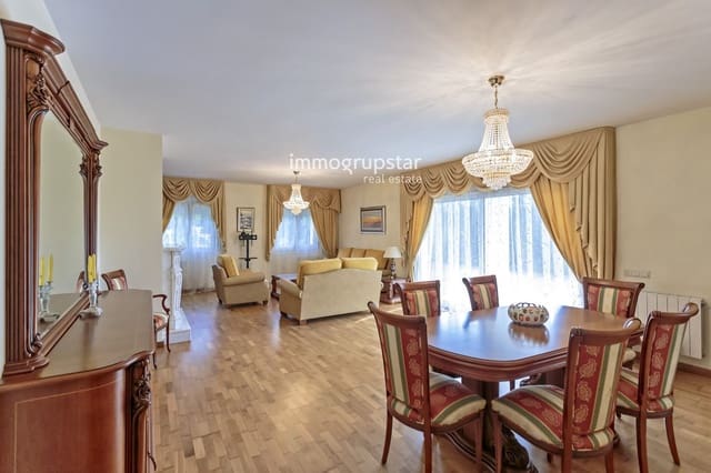 Chalet de 4 habitaciones en Platja d'Aro, Castell-Platja d'Aro en venta con piscina garaje - 1.400.000 € (Ref: 9307273)