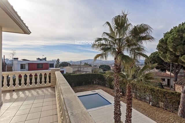 Chalet de 4 habitaciones en Platja d'Aro, Castell-Platja d'Aro en venta con piscina garaje - 1.400.000 € (Ref: 9307273)