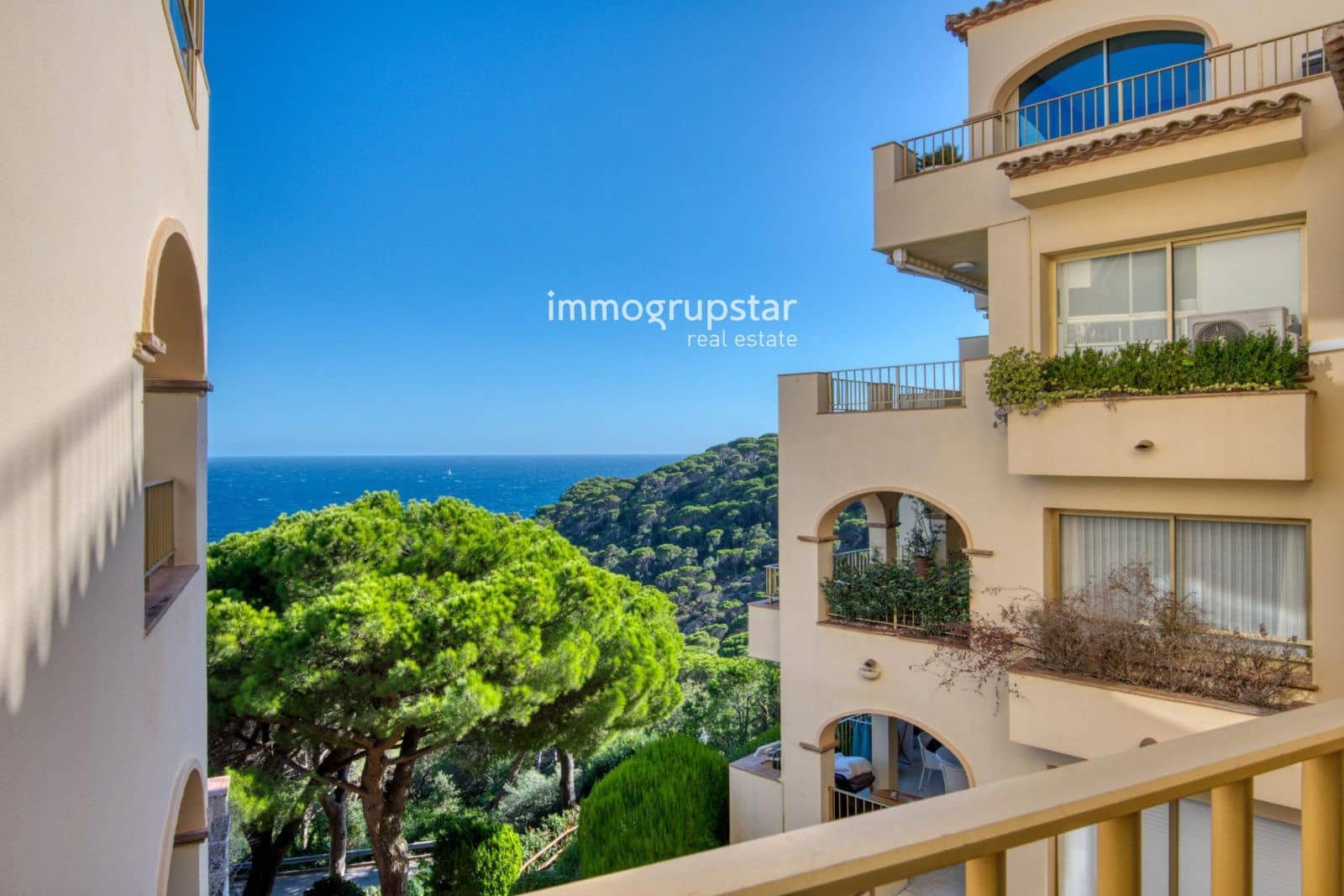 2 slaapkamer Flat te koop in Sant Feliu de Guixols met zwembad garage - € 650.000 (Ref: 9340369)