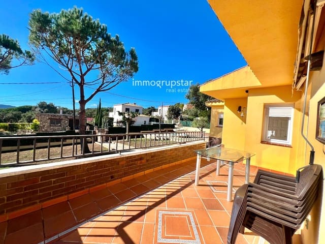 3 soveværelse Villa til salg i Santa Cristina d'Aro med swimmingpool garage - € 377.500 (Ref: 9345604)