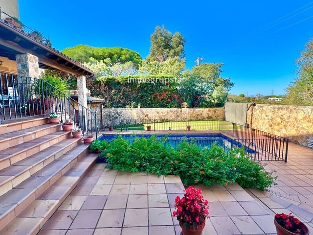 8 soveværelse Villa til salg i S'Agaro, Castell-Platja d'Aro med swimmingpool garage - € 590.000 (Ref: 9348635)