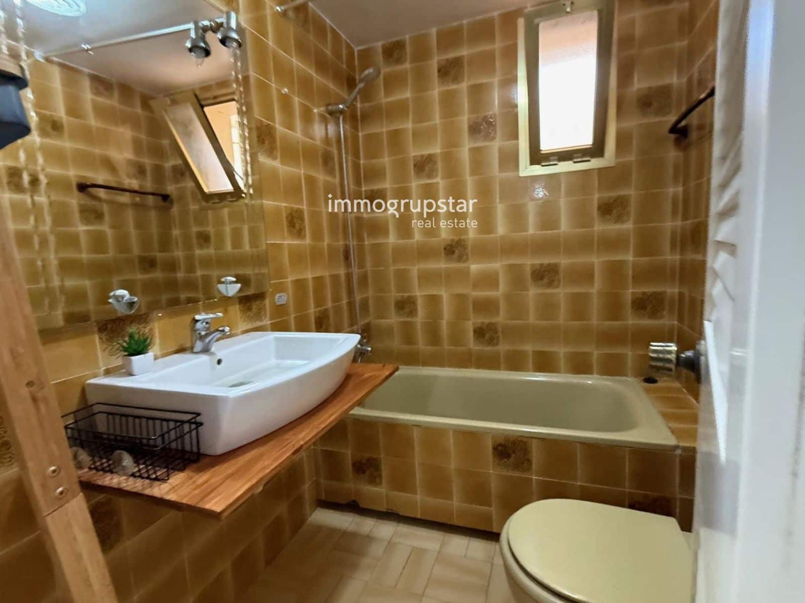 2 slaapkamer Flat te koop in Sant Feliu de Guixols met zwembad - € 290.000 (Ref: 9352865)