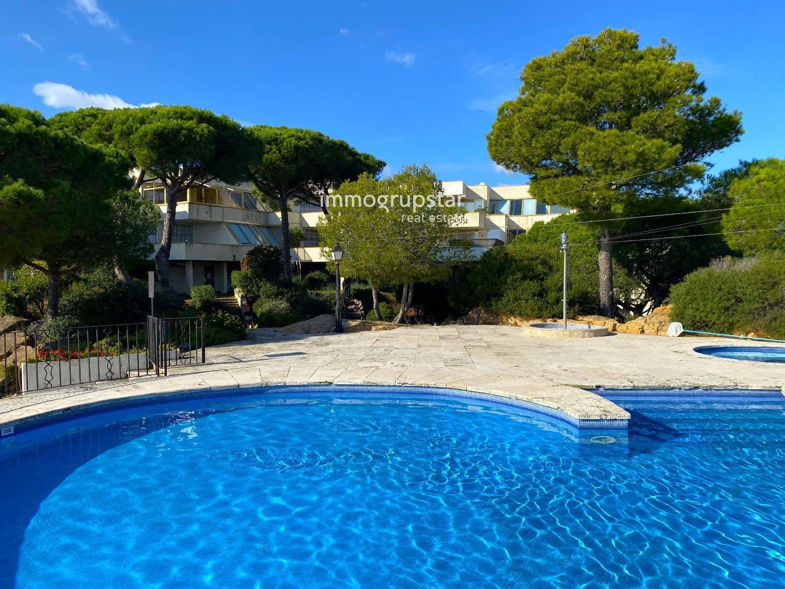 2 slaapkamer Flat te koop in Sant Feliu de Guixols met zwembad - € 290.000 (Ref: 9352865)