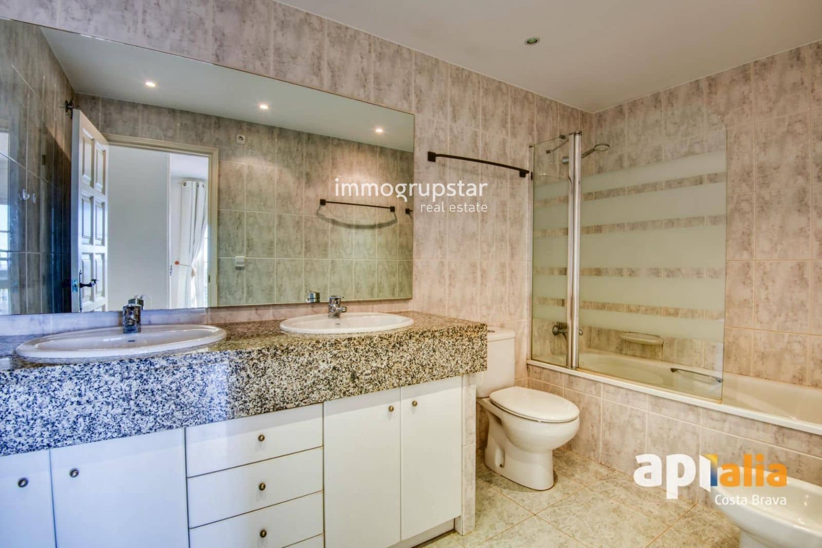 4 makuuhuone Huvila myytävänä paikassa Calonge i Sant Antoni mukana uima-altaan 
autotalli - 675 000 € (Ref: 9363106)