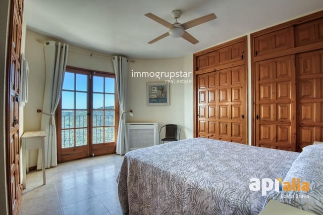 4 makuuhuone Huvila myytävänä paikassa Calonge i Sant Antoni mukana uima-altaan 
autotalli - 675 000 € (Ref: 9363106)