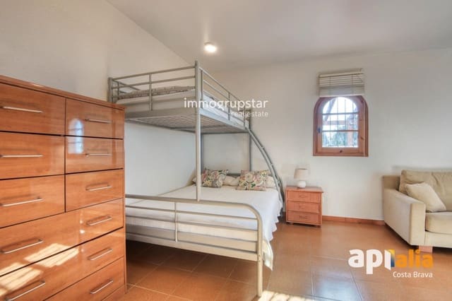 4 makuuhuone Huvila myytävänä paikassa Calonge i Sant Antoni mukana uima-altaan 
autotalli - 675 000 € (Ref: 9363106)